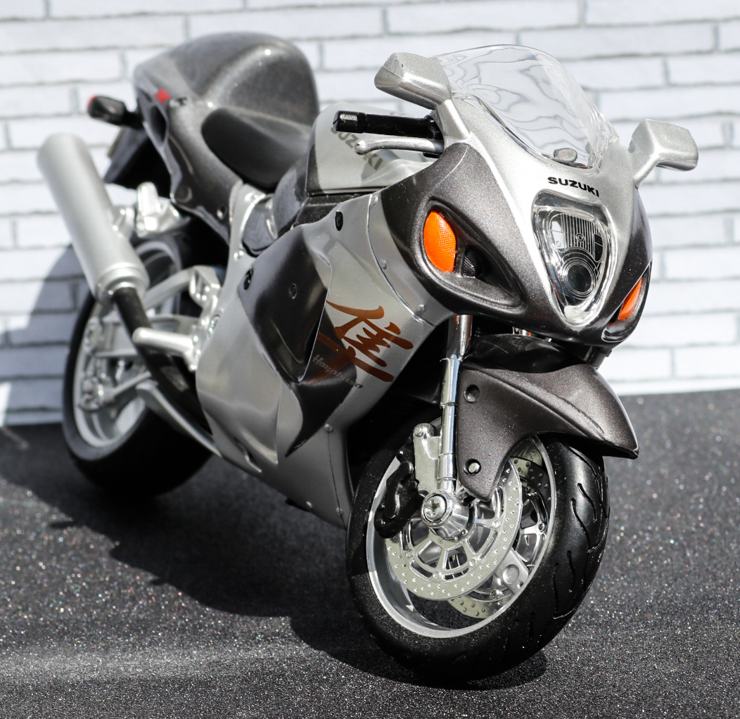 Maisto 1-12 Suzuki GSX1300R Hayabusa